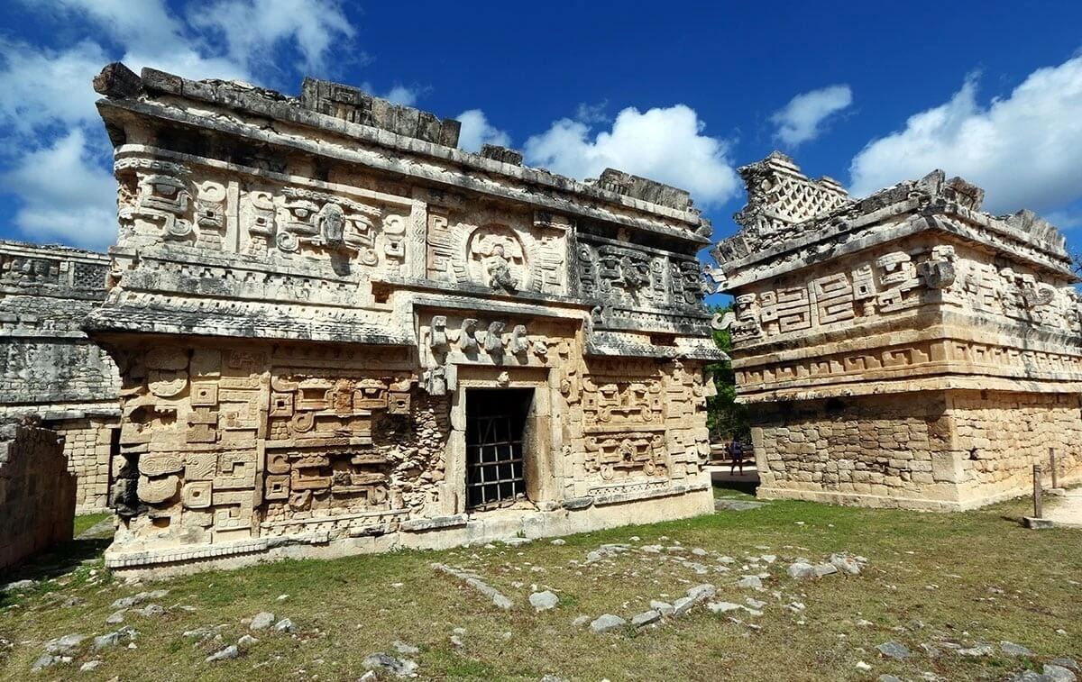Das Nonnenhaus mit reich verzierter Fassade in Chichen Itza