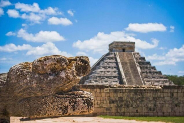 Chichen Itza in German